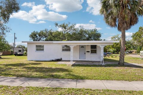 Photo of 225 SE Jefferson Circle N, St Petersburg, FL 33703 (MLS # TB8497381)