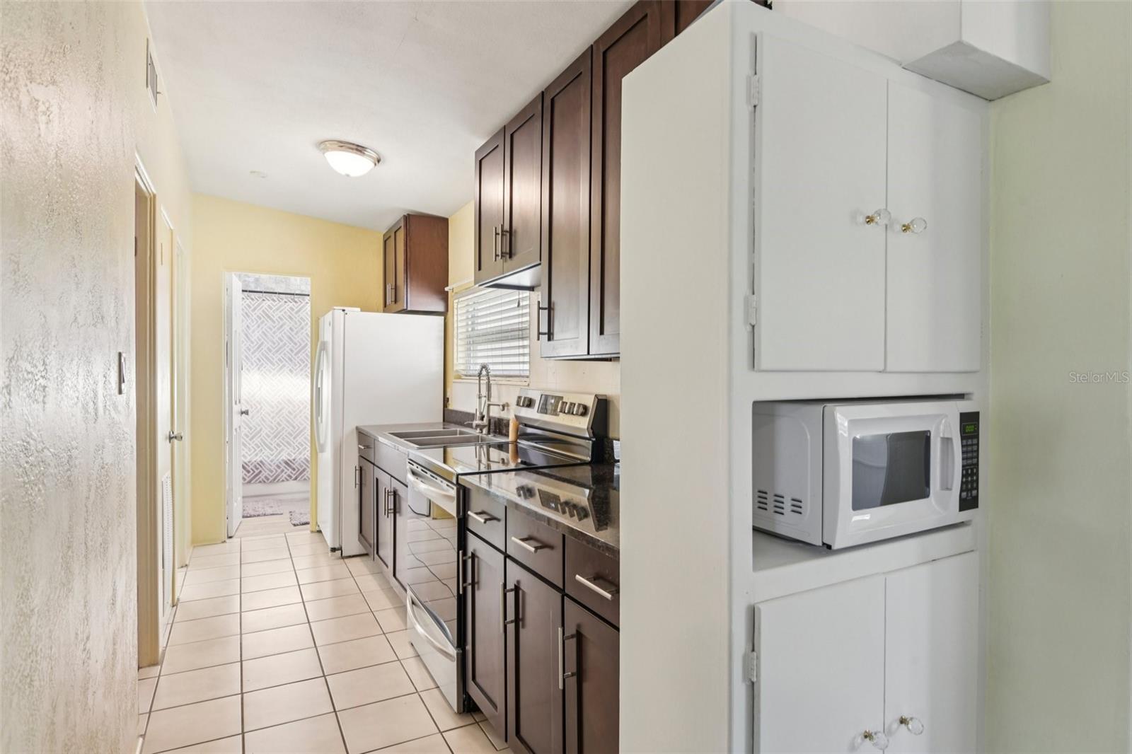 225 SE JEFFERSON CIRCLE N