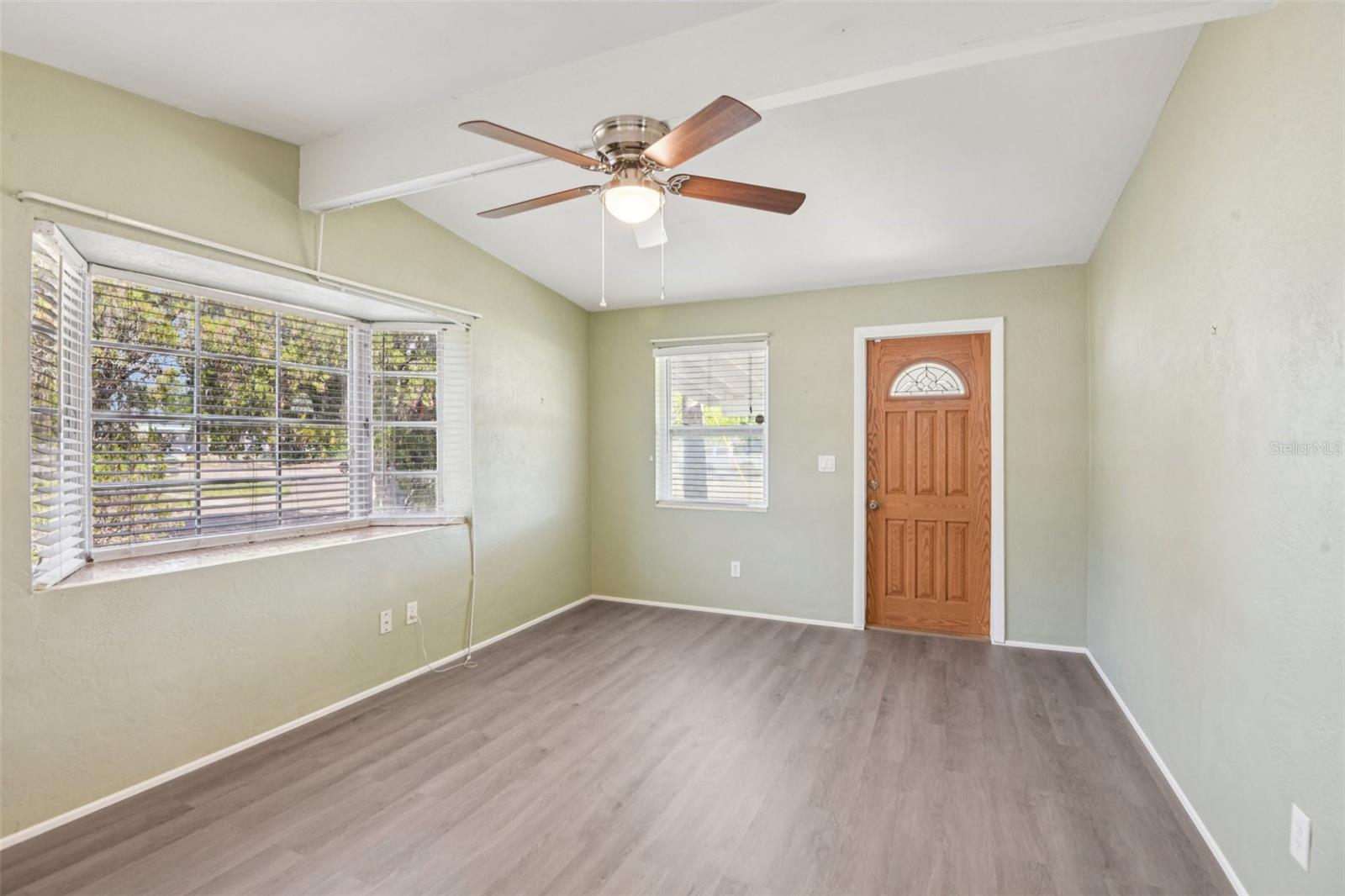 225 SE JEFFERSON CIRCLE N