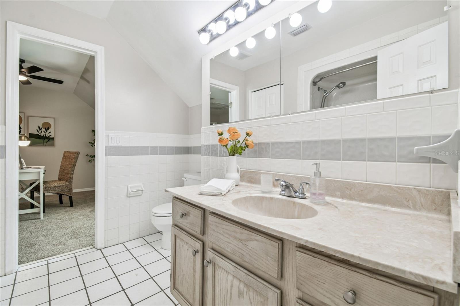 KNOLLWOOD ACRES - Residential