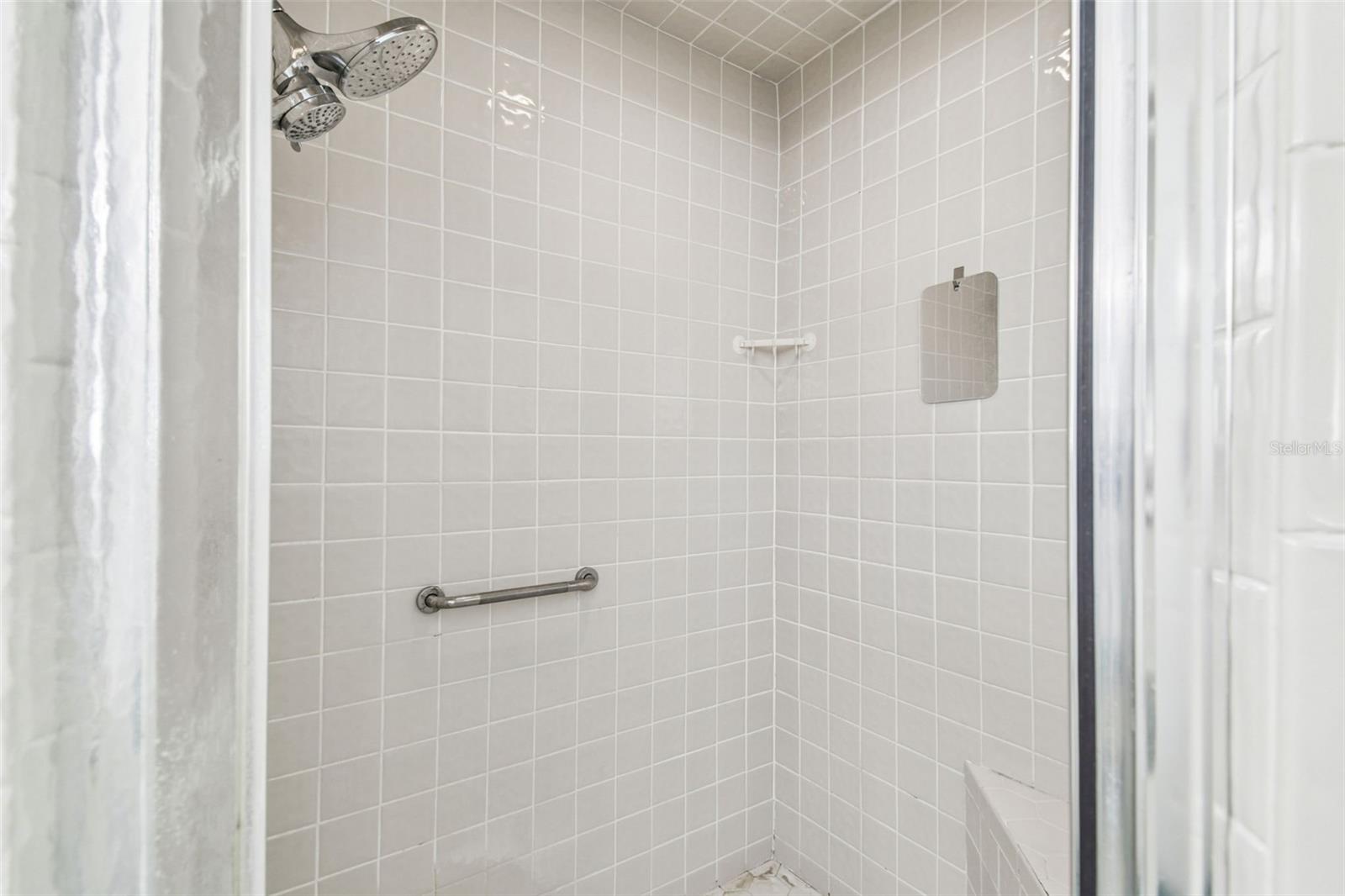 KNOLLWOOD ACRES - Residential