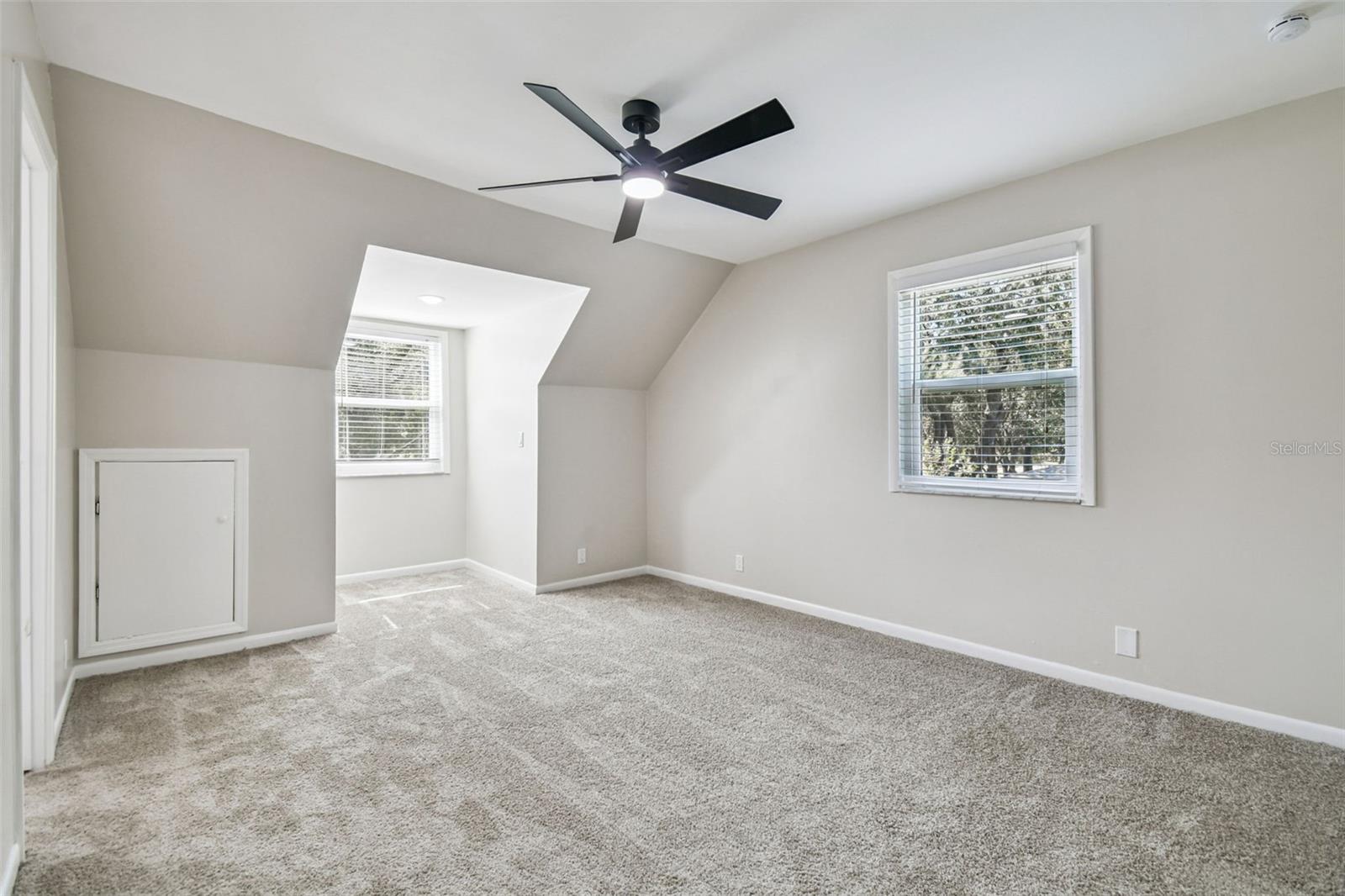 KNOLLWOOD ACRES - Residential