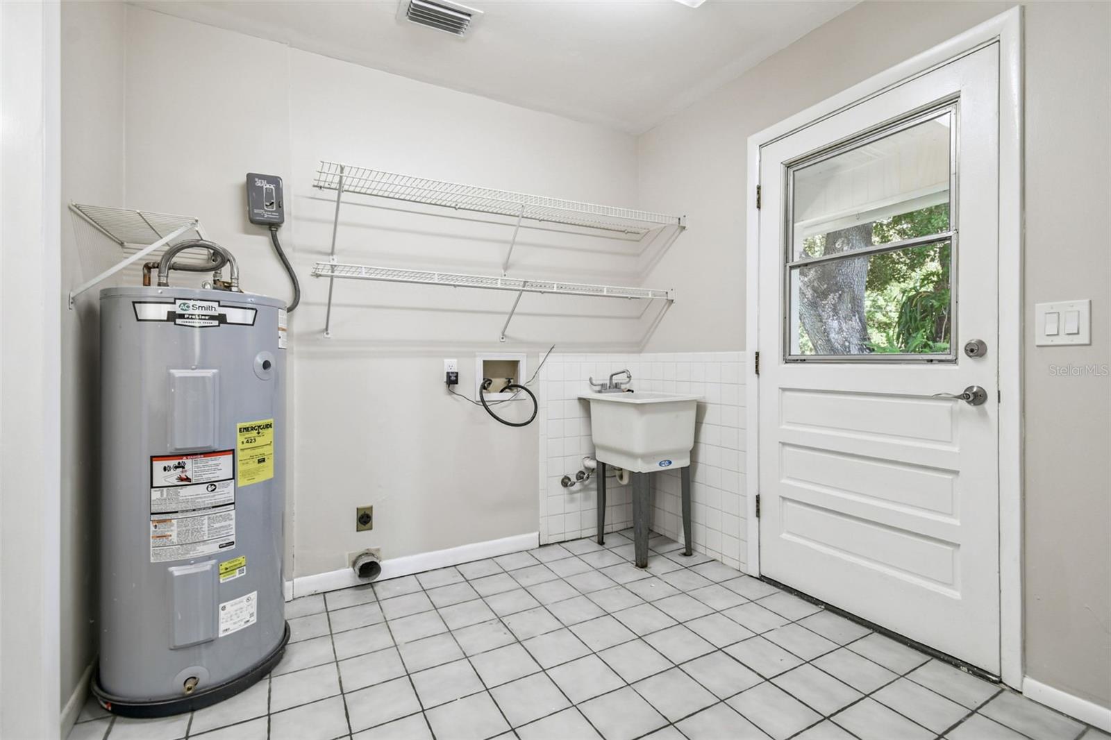 KNOLLWOOD ACRES - Residential