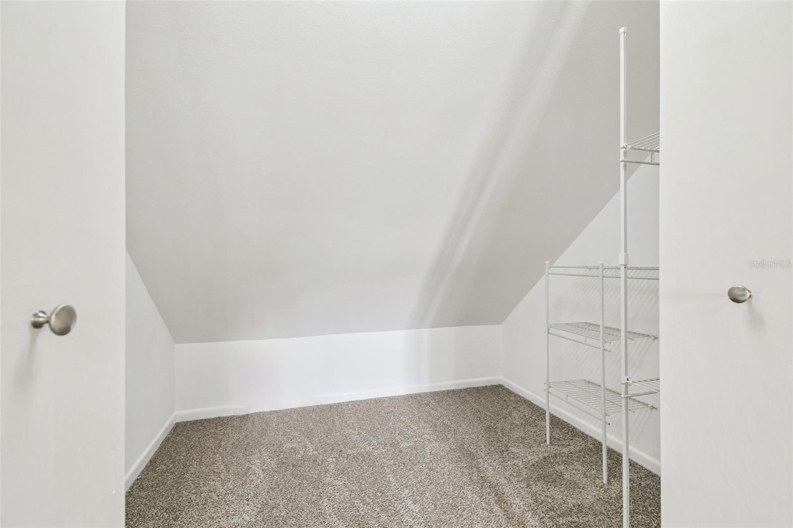 KNOLLWOOD ACRES - Residential