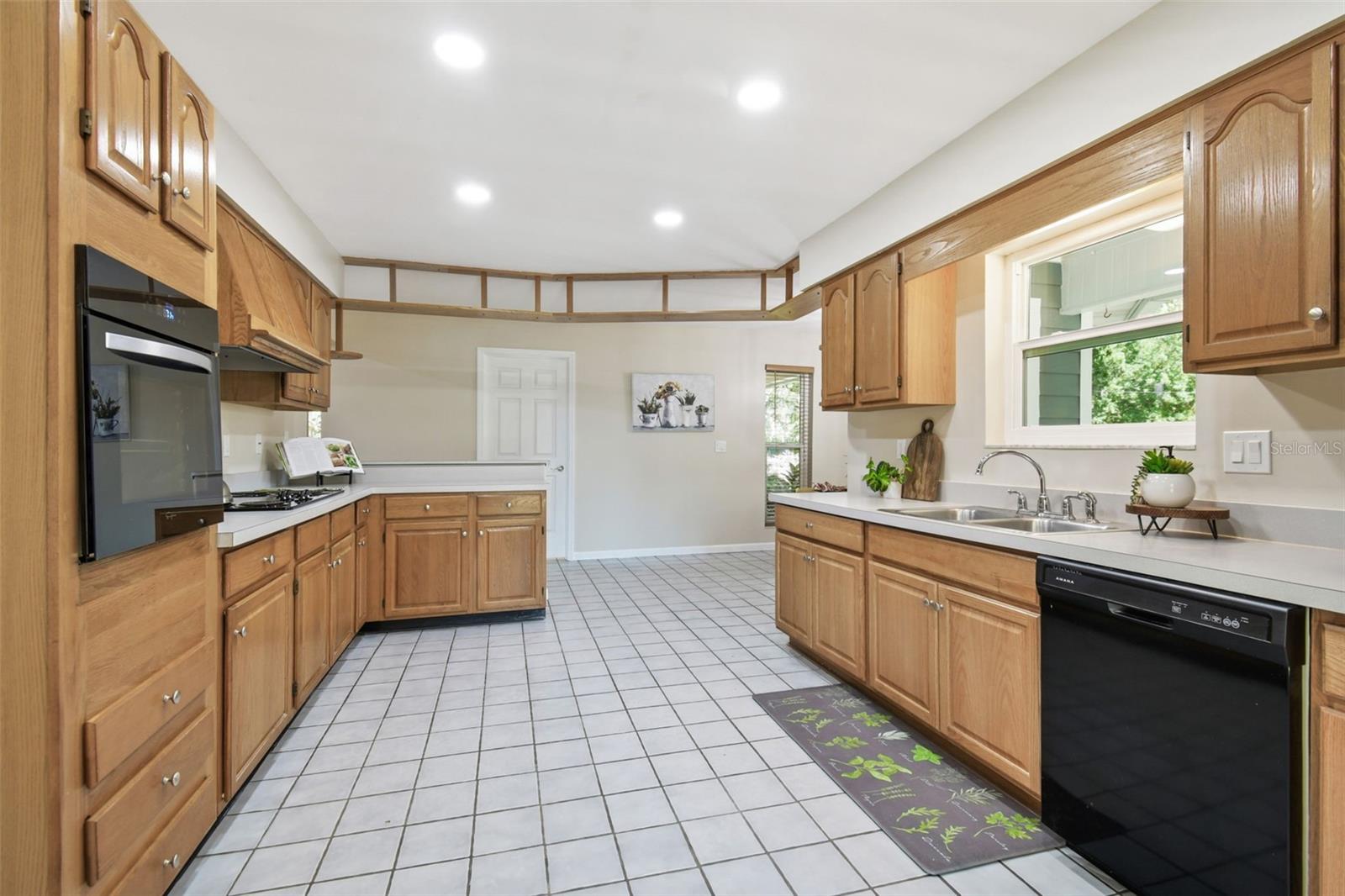 KNOLLWOOD ACRES - Residential