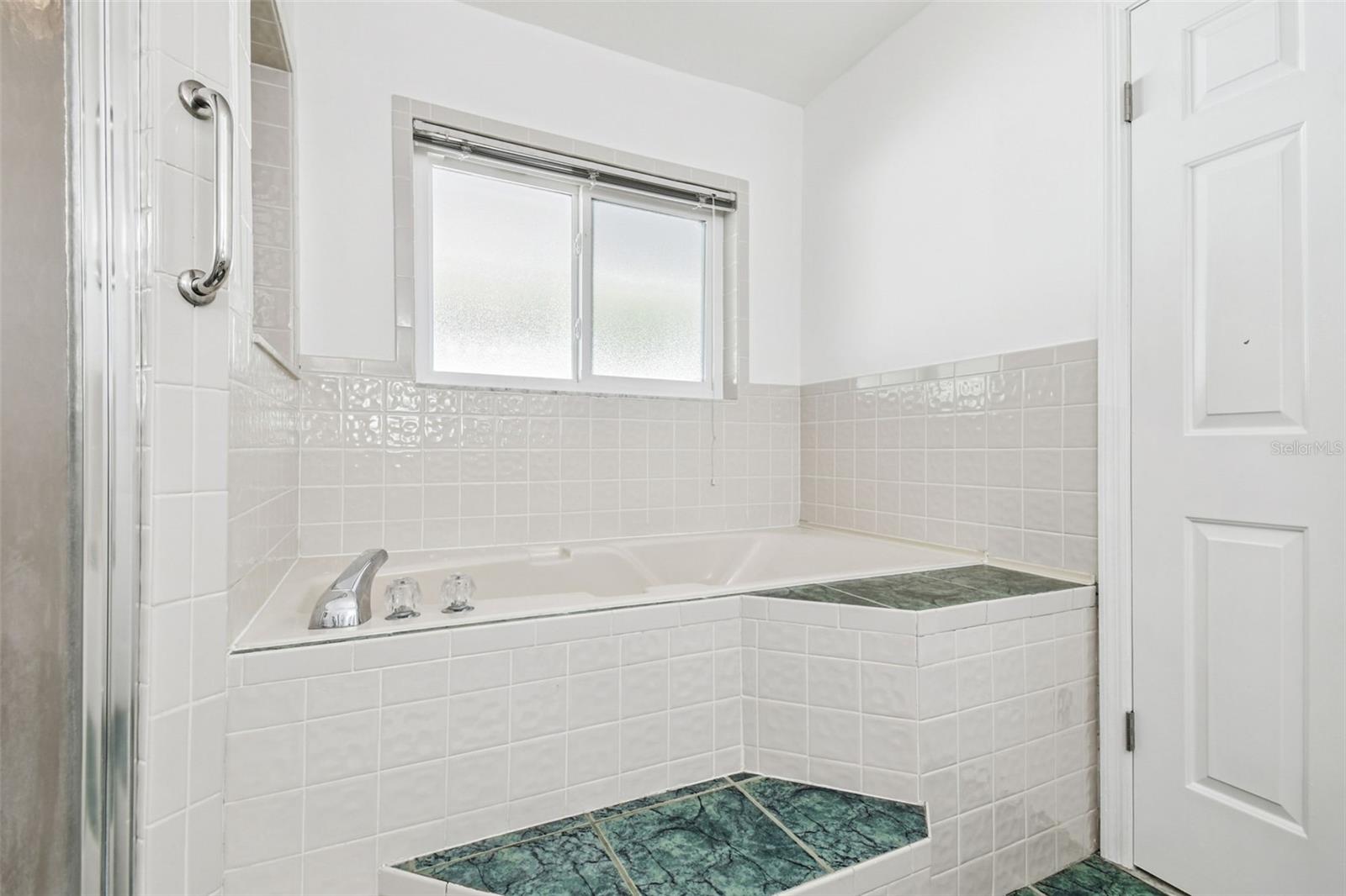 KNOLLWOOD ACRES - Residential