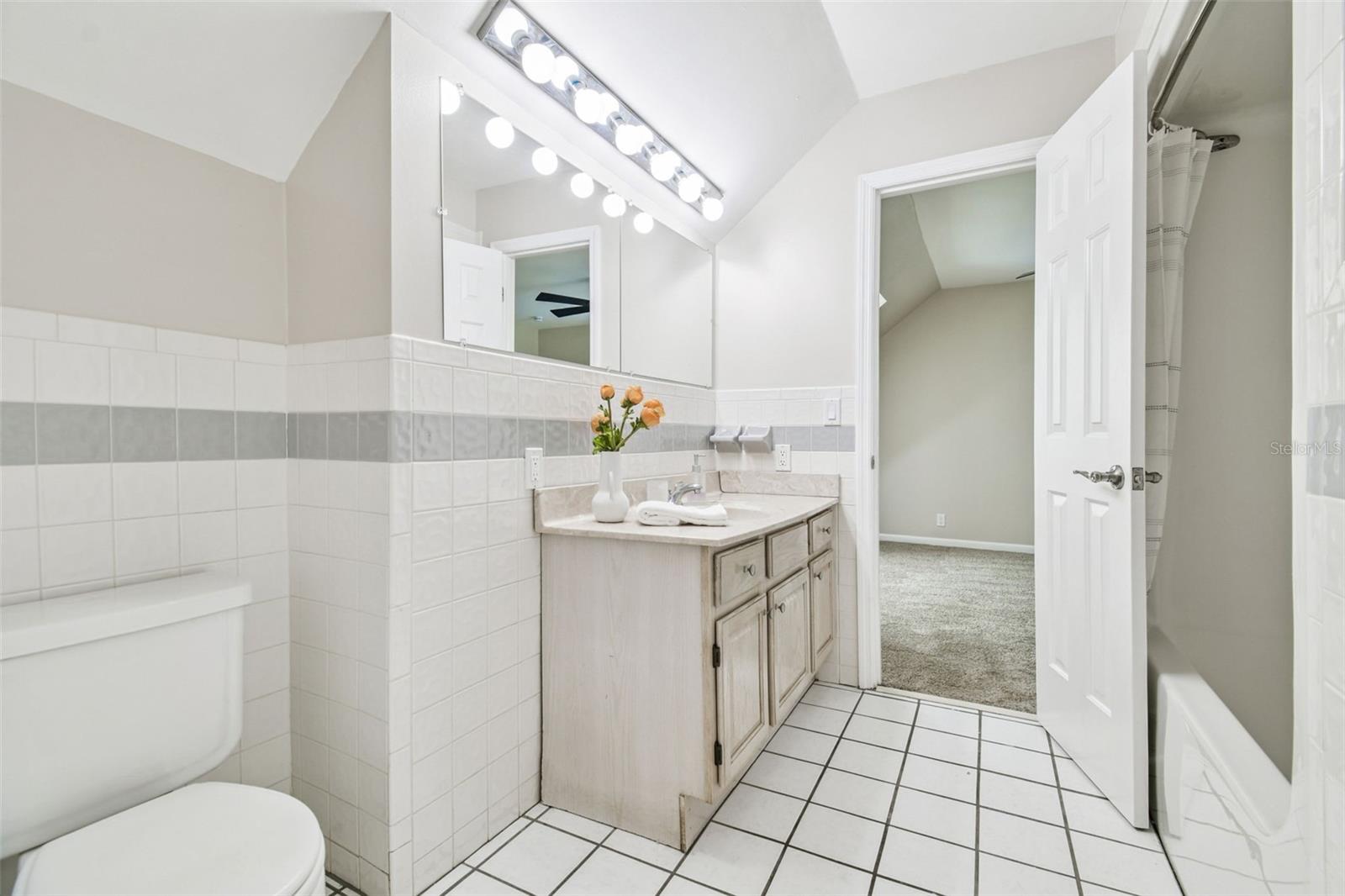 KNOLLWOOD ACRES - Residential