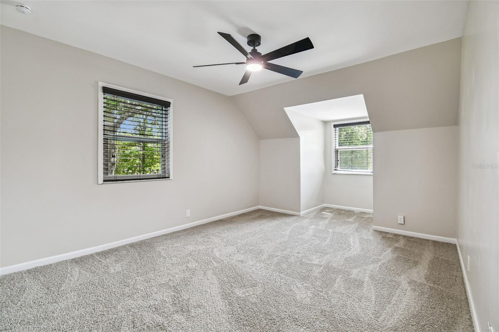 KNOLLWOOD ACRES - Residential