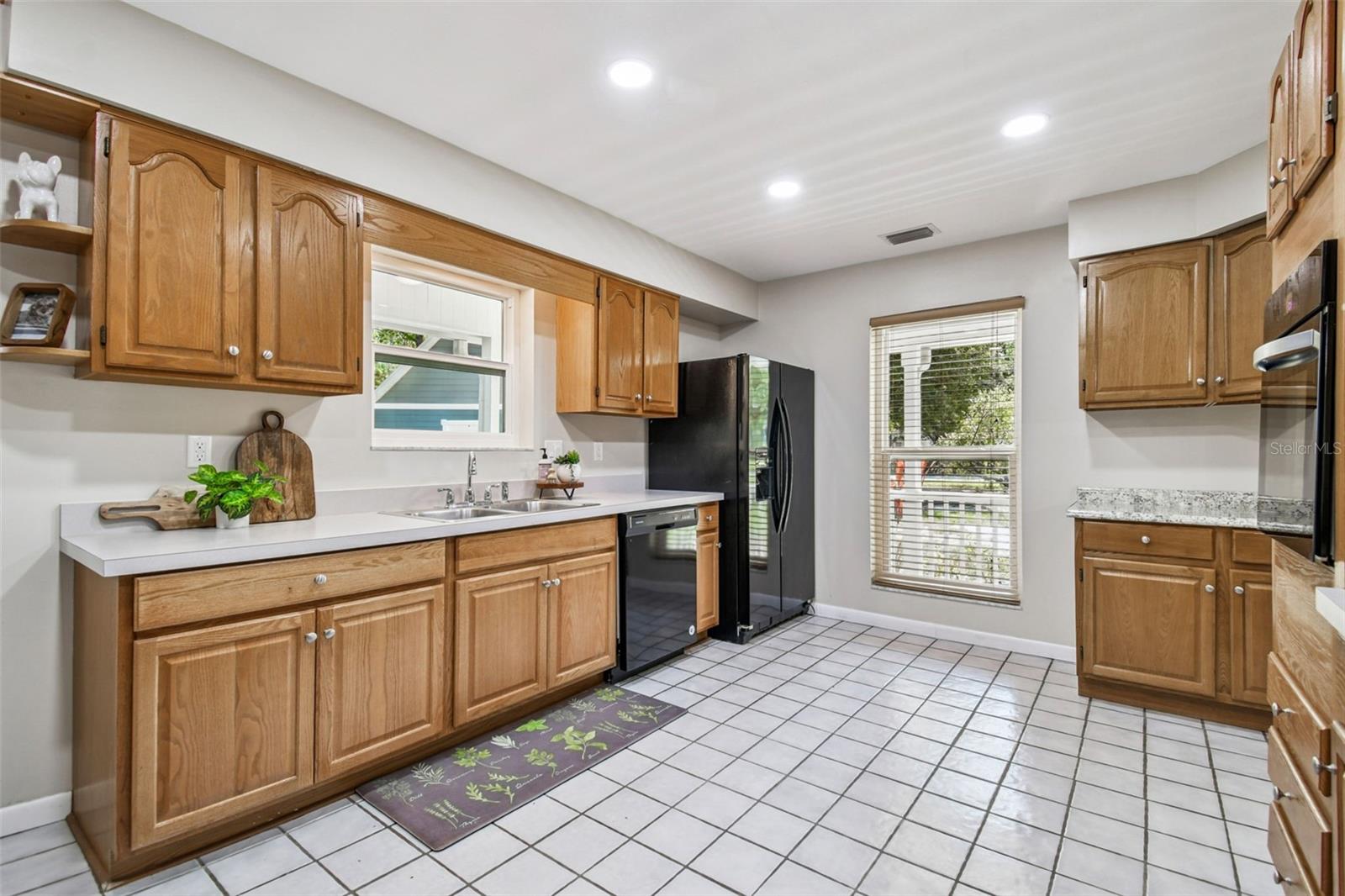 KNOLLWOOD ACRES - Residential