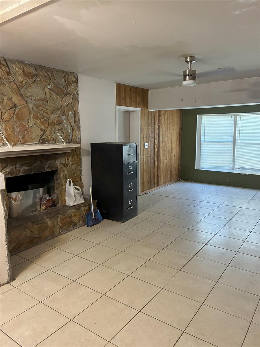 3016 BLOOMINGDALE AVENUE