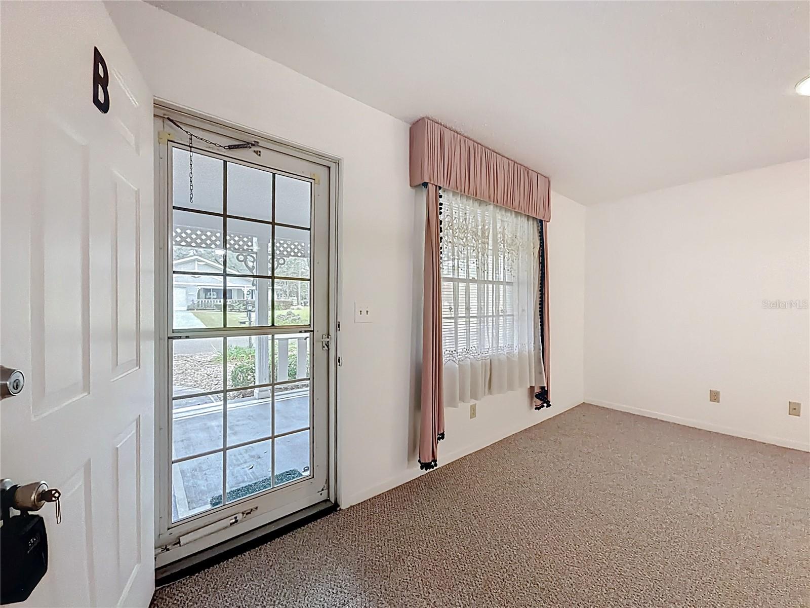 ON TOP OF THE WORLD - Residential