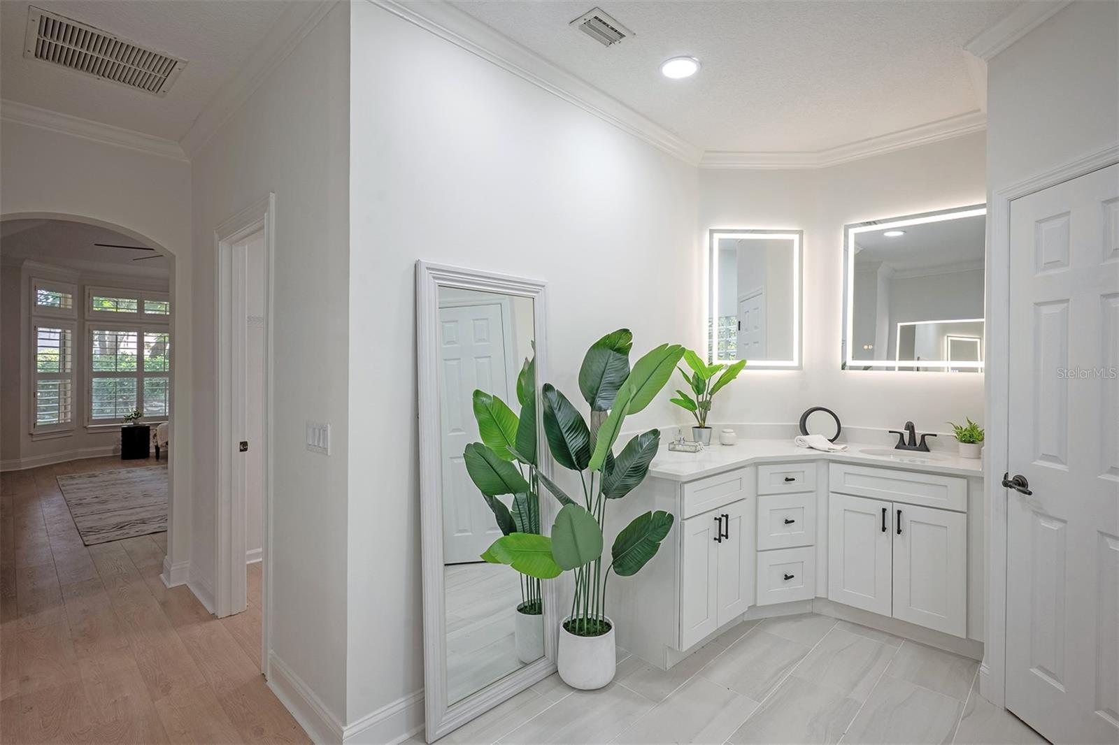 QUEEN HRBR YACHT & CO U19 - Residential