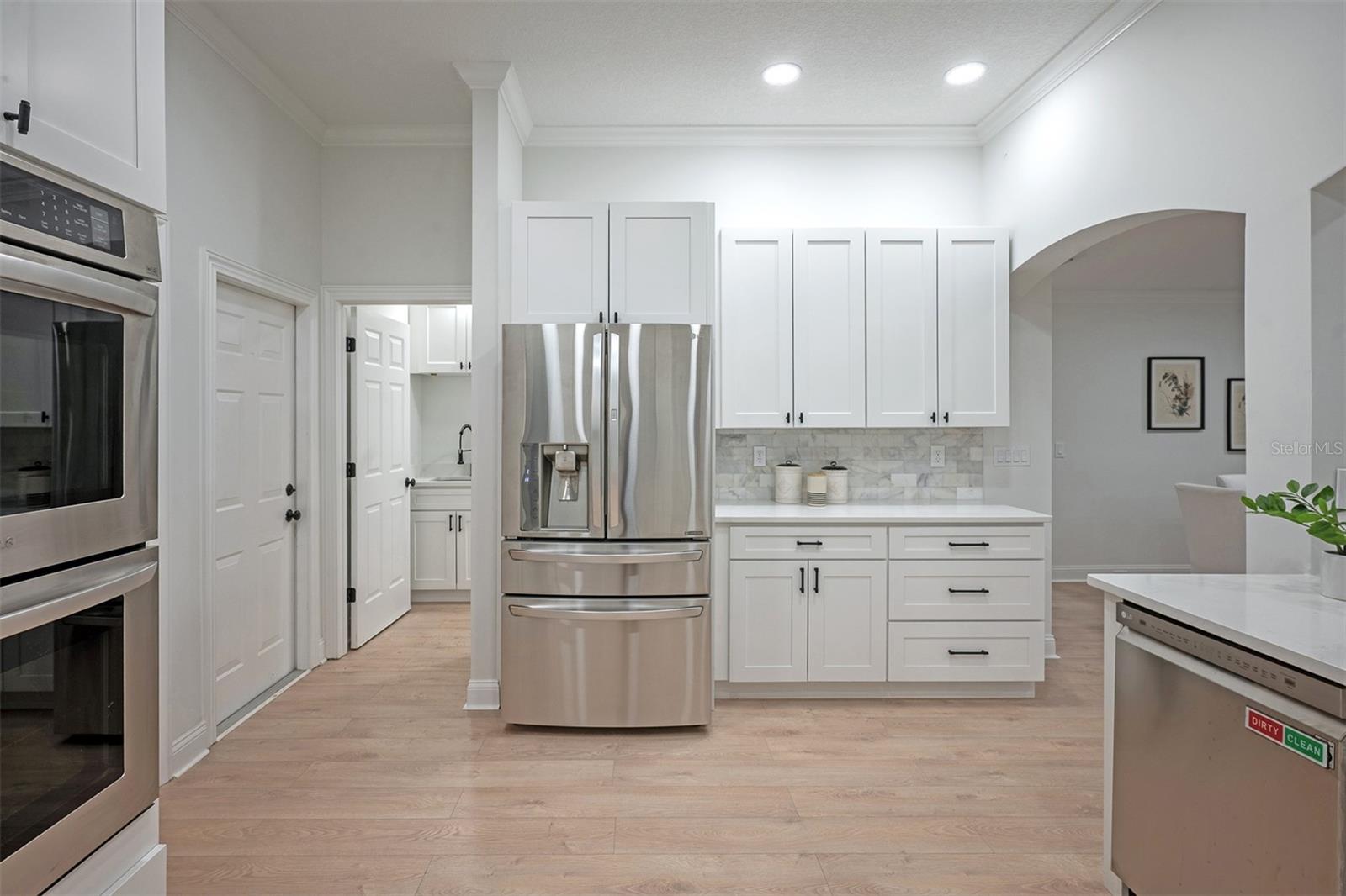 QUEEN HRBR YACHT & CO U19 - Residential