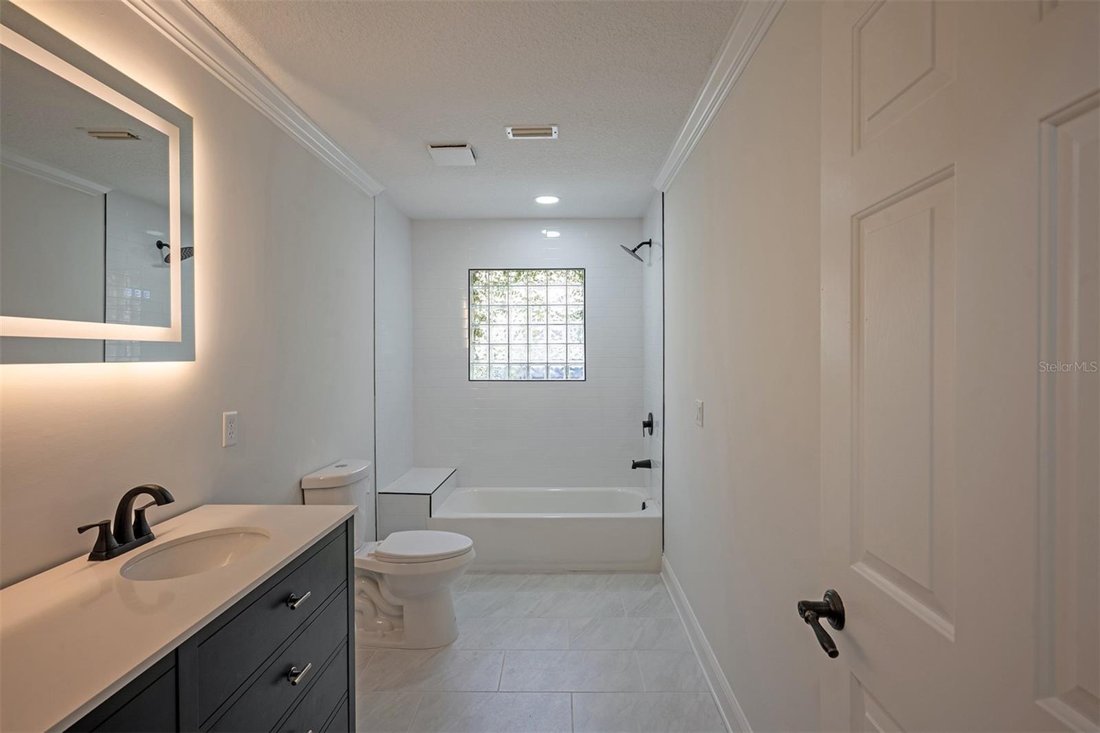 QUEEN HRBR YACHT & CO U19 - Residential