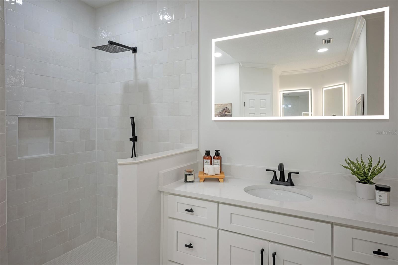 QUEEN HRBR YACHT & CO U19 - Residential