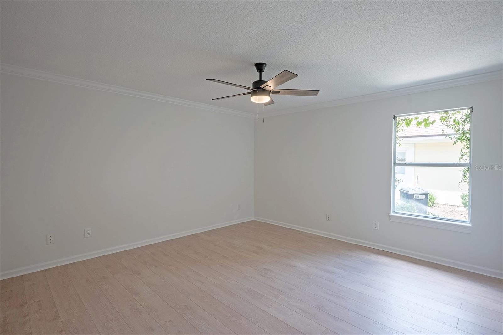 QUEEN HRBR YACHT & CO U19 - Residential