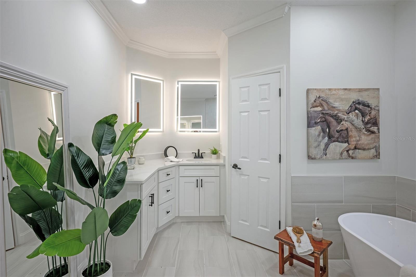 QUEEN HRBR YACHT & CO U19 - Residential