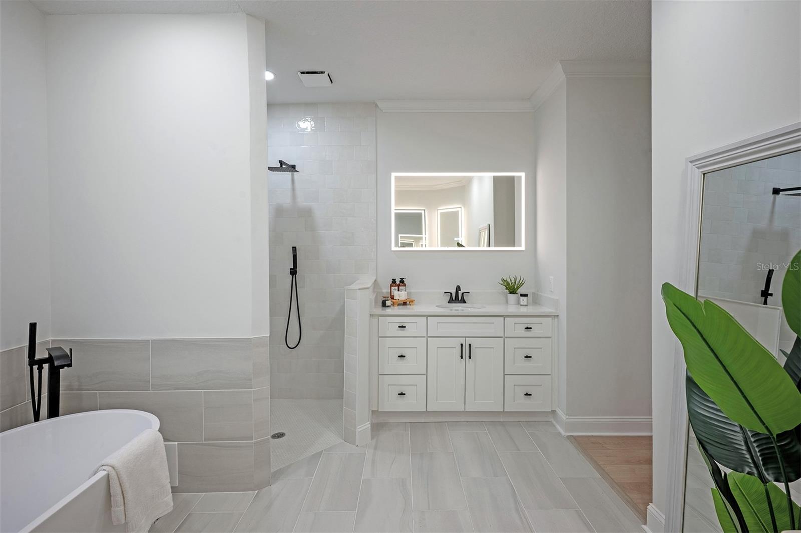 QUEEN HRBR YACHT & CO U19 - Residential