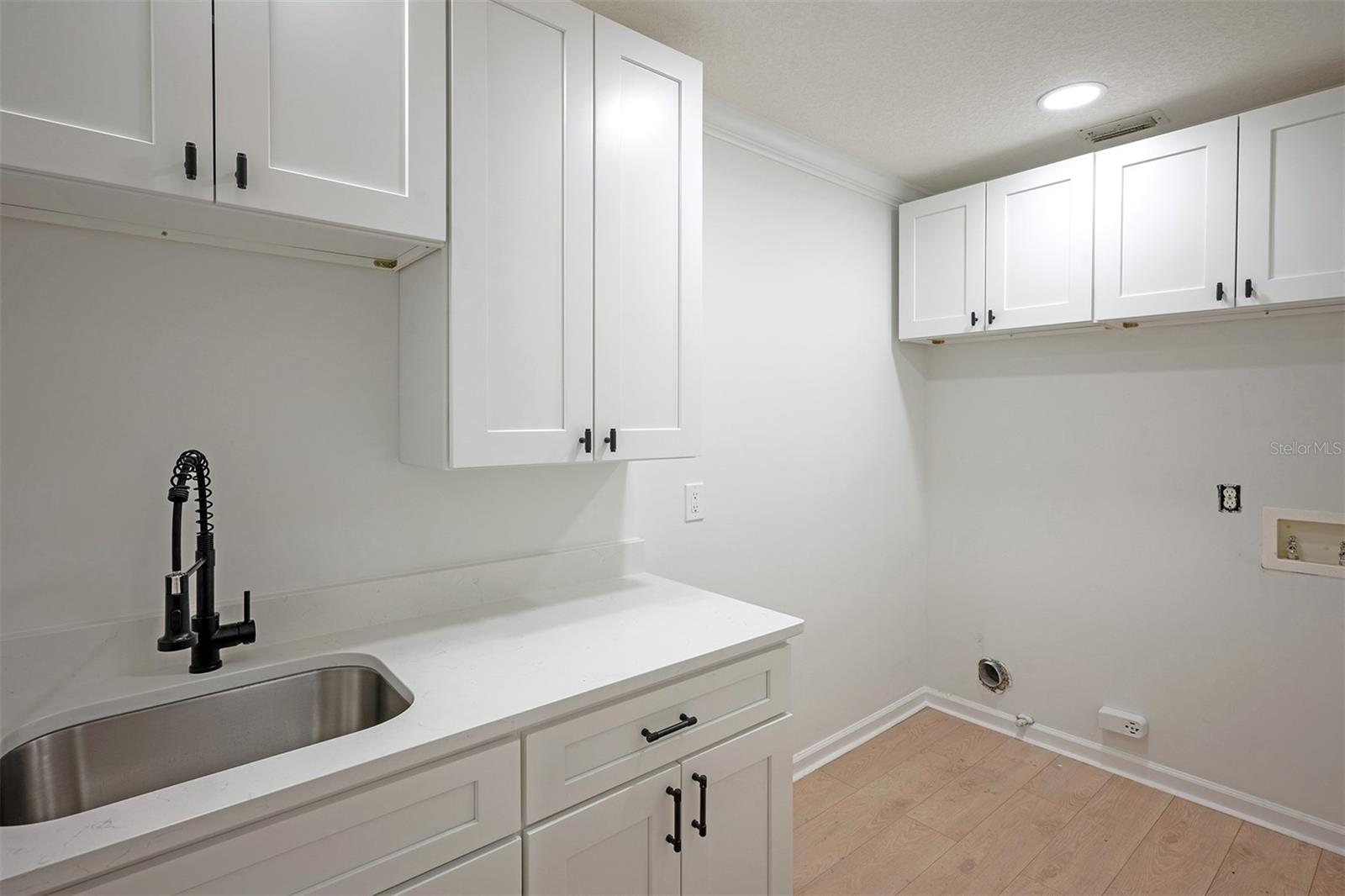 QUEEN HRBR YACHT & CO U19 - Residential