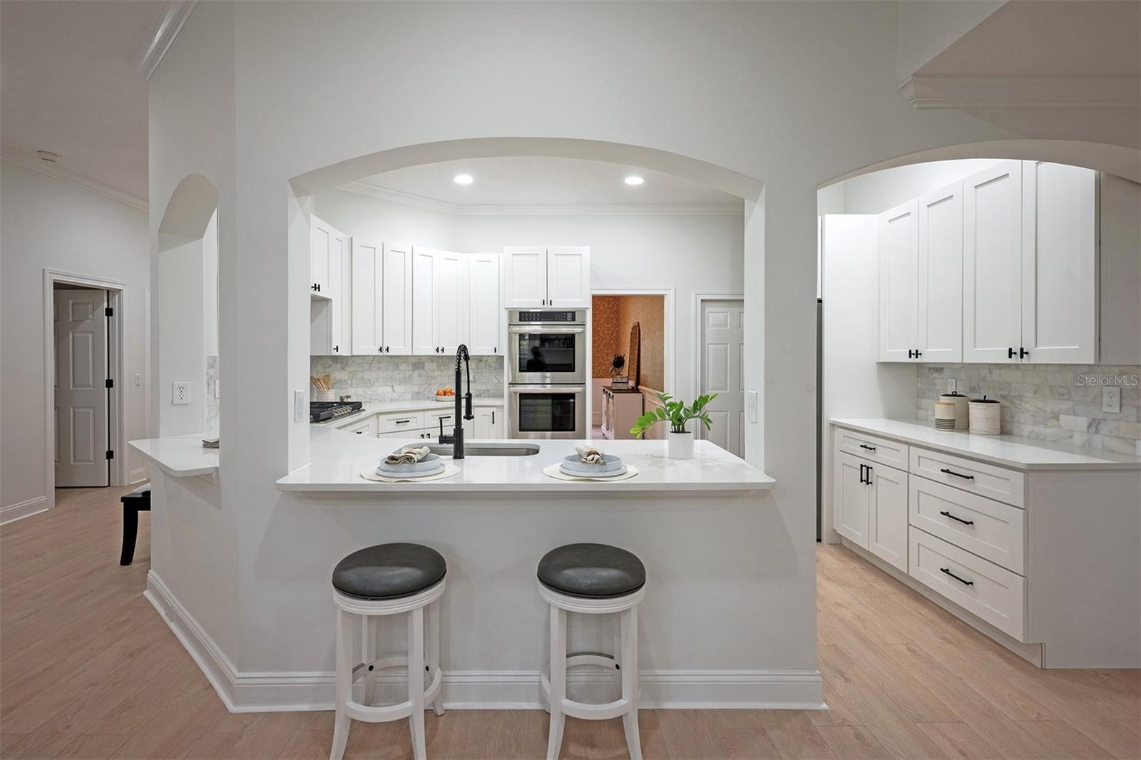 QUEEN HRBR YACHT & CO U19 - Residential