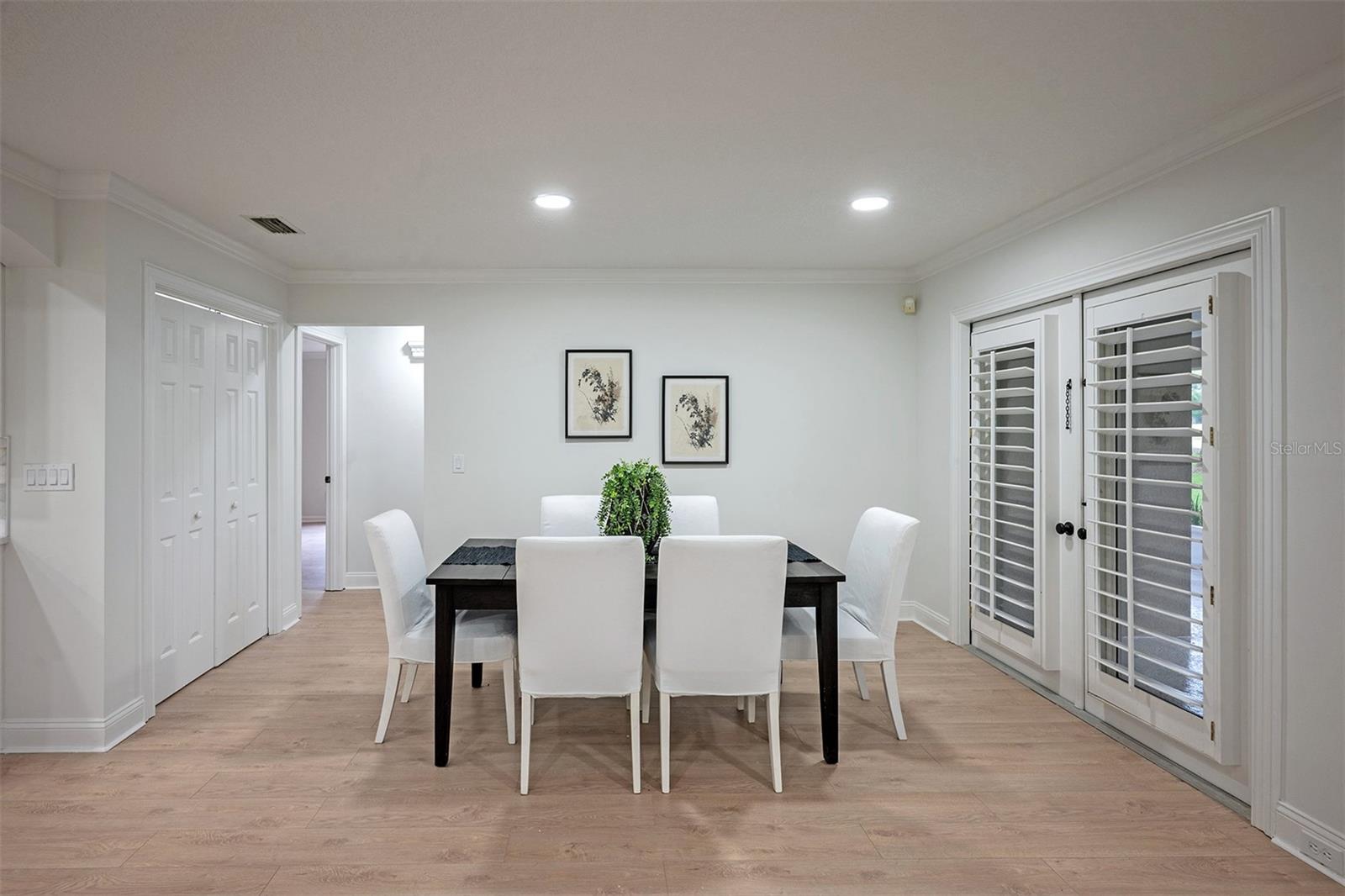 QUEEN HRBR YACHT & CO U19 - Residential