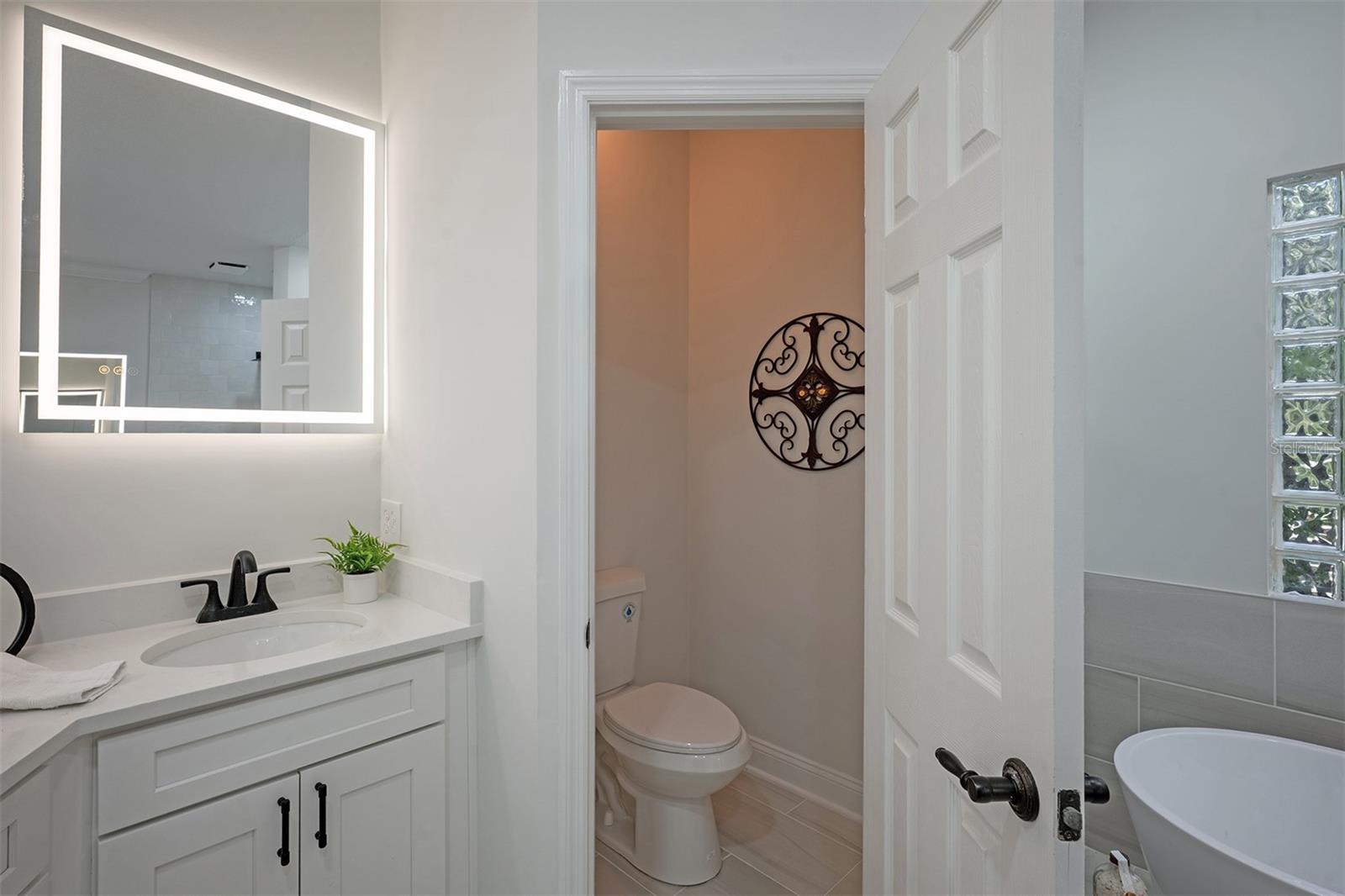 QUEEN HRBR YACHT & CO U19 - Residential