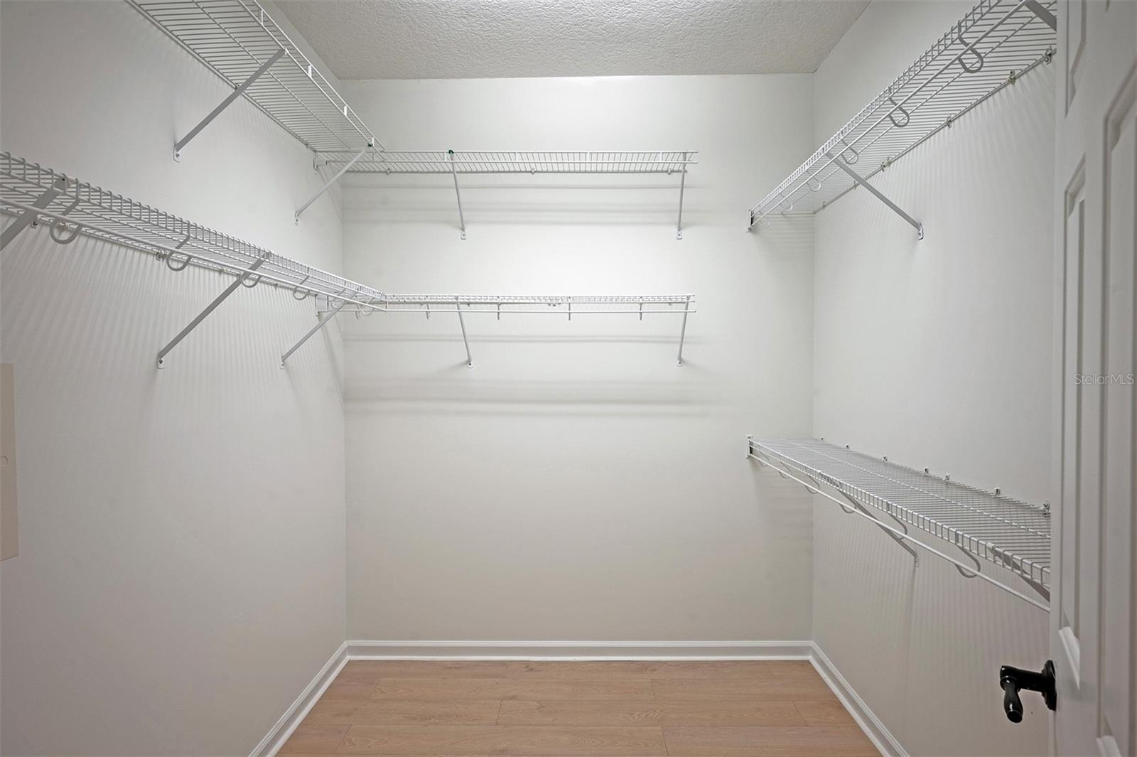 QUEEN HRBR YACHT & CO U19 - Residential