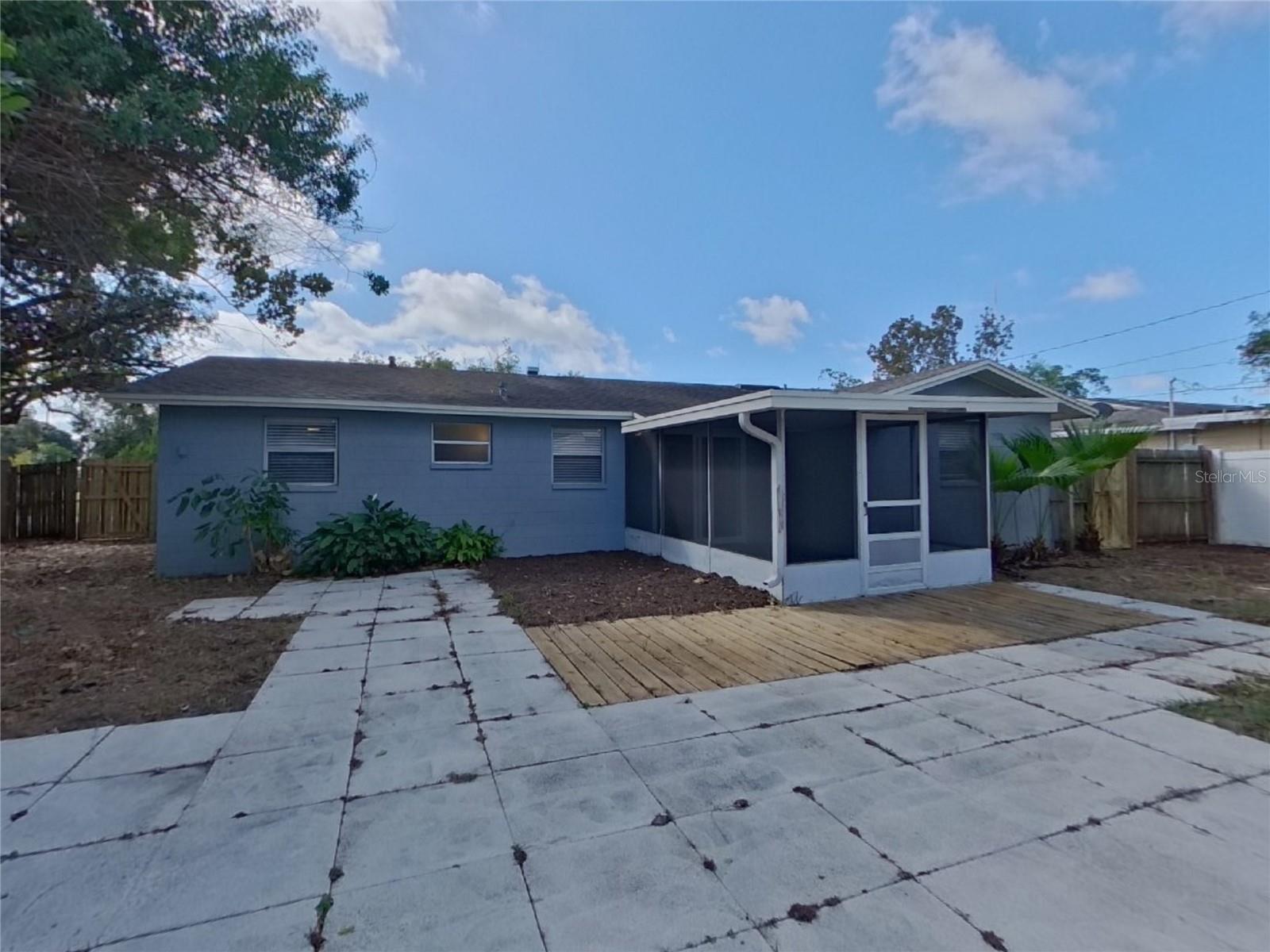 GOLFWOODS - Residential Lease