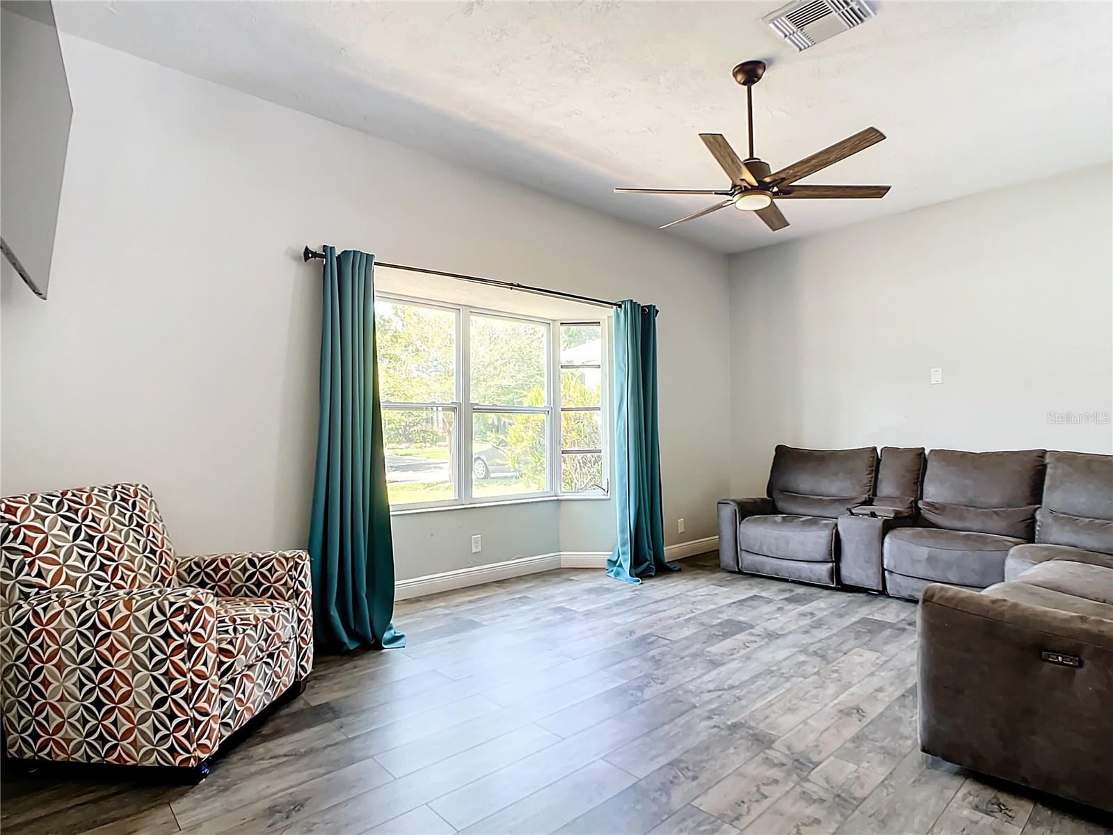 SPANISH ACRES - Residential