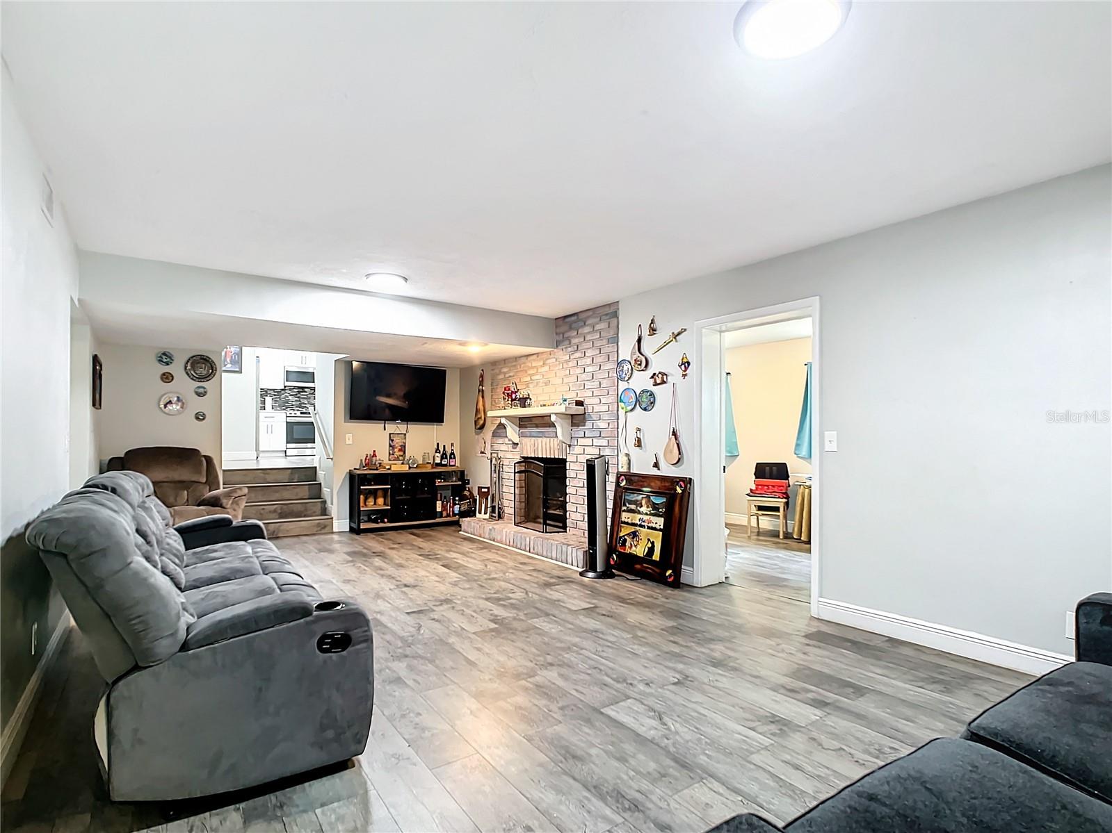 SPANISH ACRES - Residential