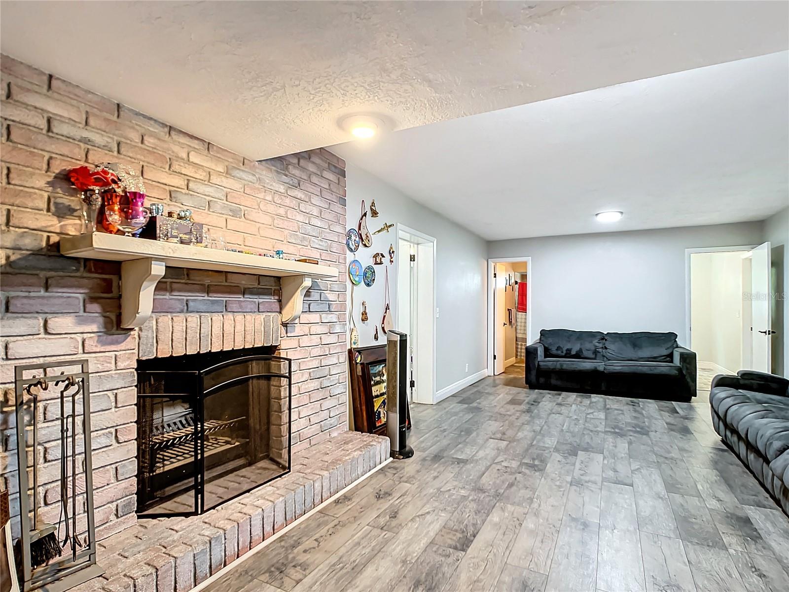 SPANISH ACRES - Residential