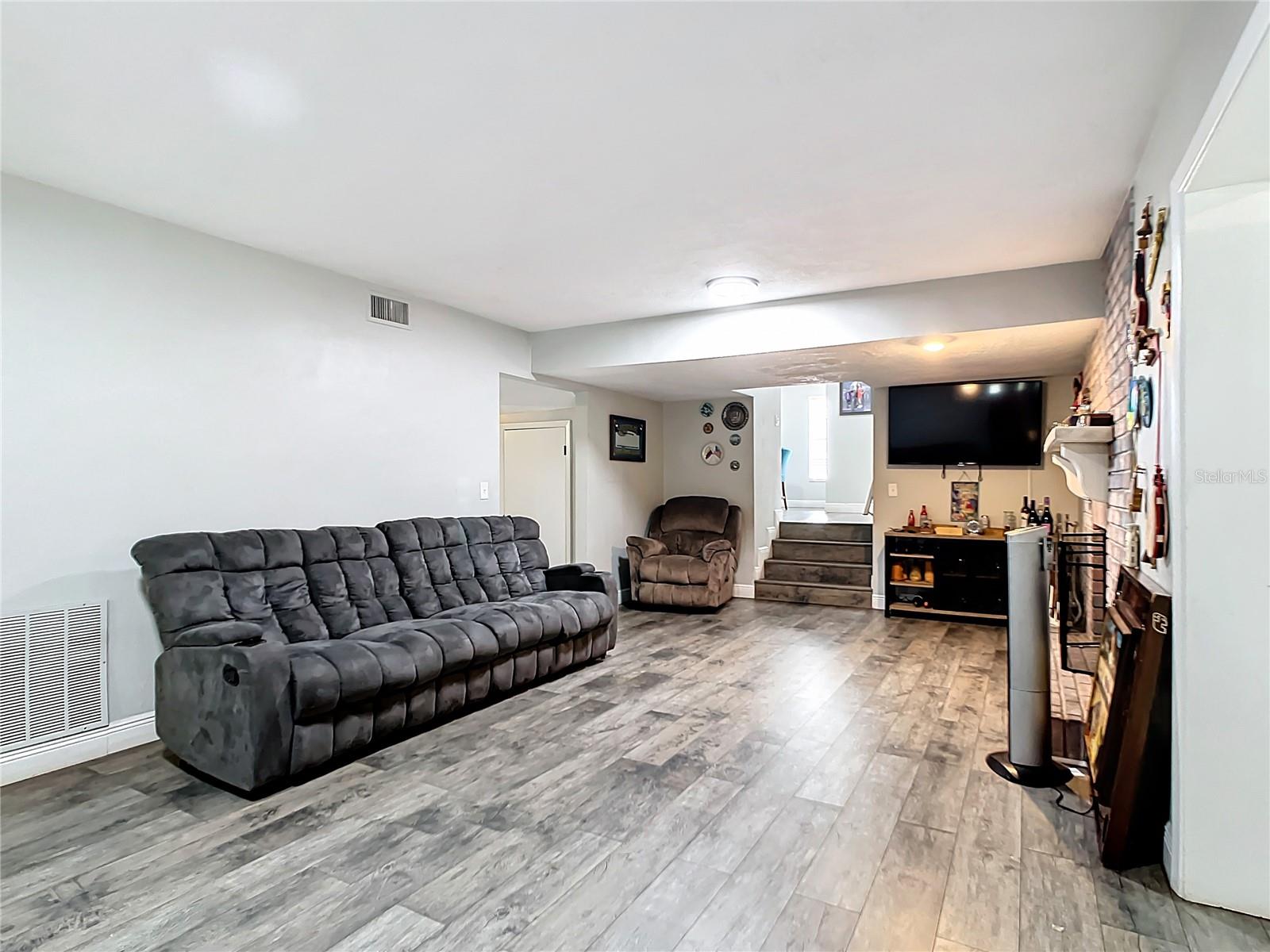 SPANISH ACRES - Residential