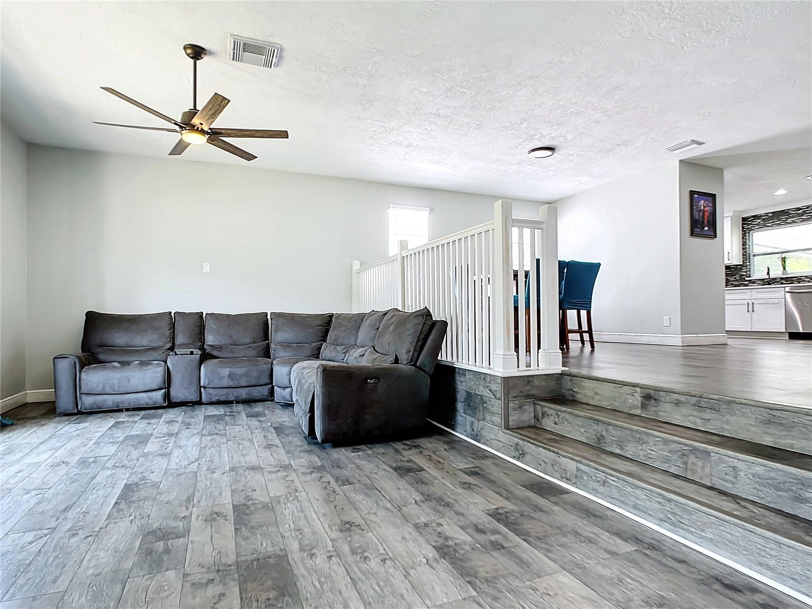 SPANISH ACRES - Residential