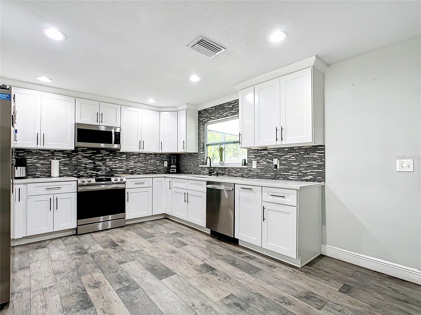 SPANISH ACRES - Residential