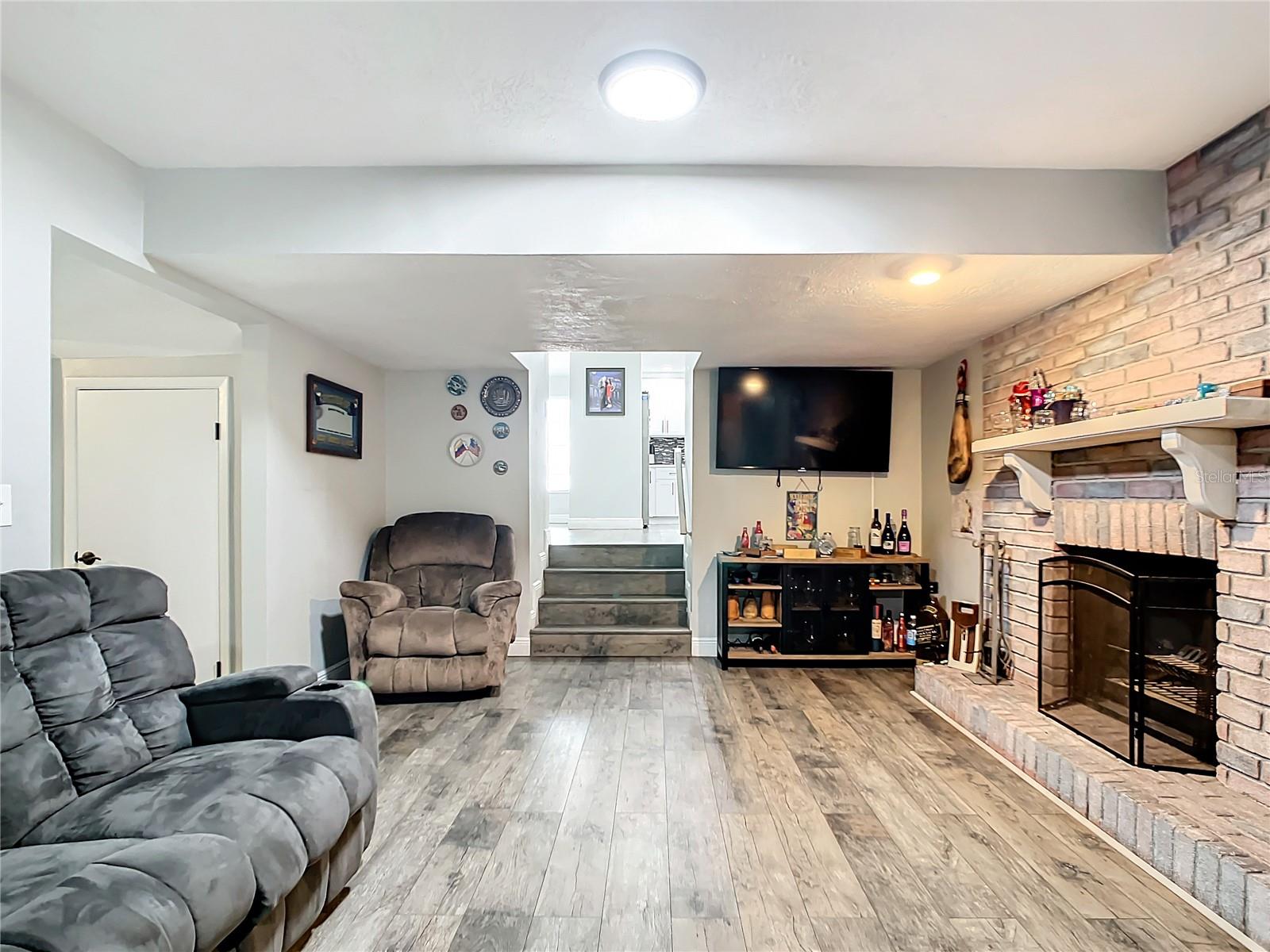 SPANISH ACRES - Residential