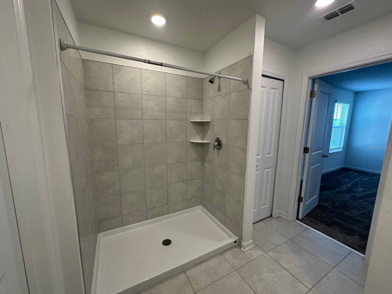 PEACE CREEK RESERVE 40'S - Residential Lease