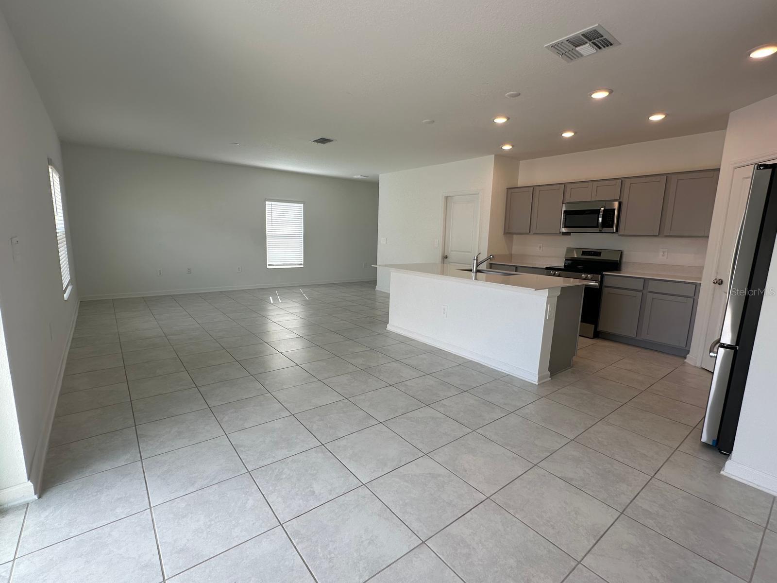 PEACE CREEK RESERVE 40'S - Residential Lease