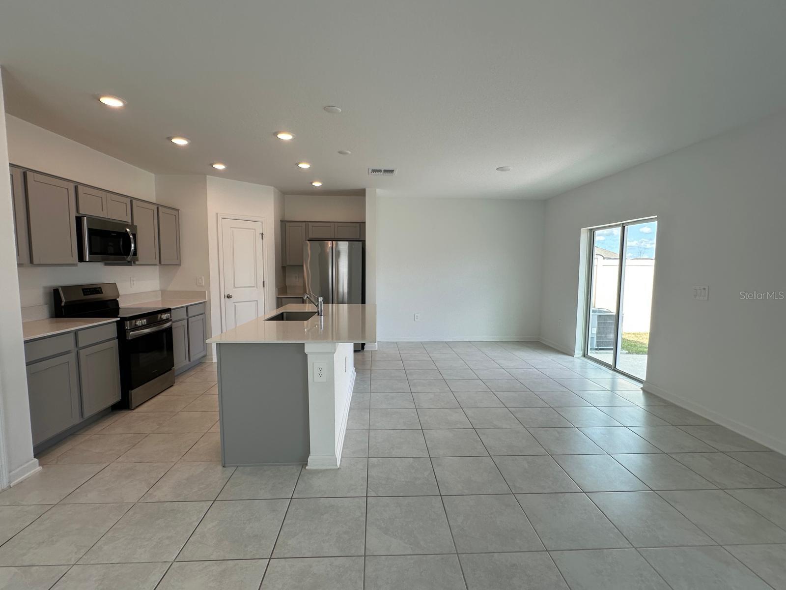 PEACE CREEK RESERVE 40'S - Residential Lease