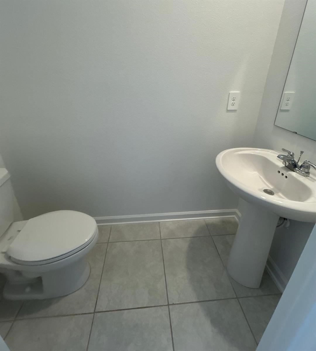 PEACE CREEK RESERVE 40'S - Residential Lease