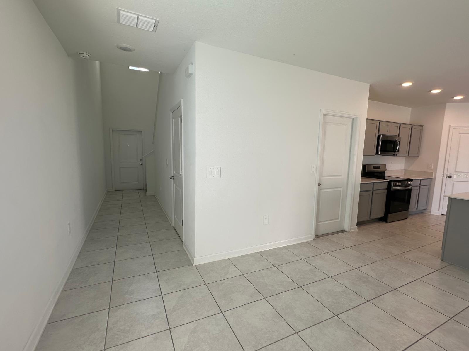 PEACE CREEK RESERVE 40'S - Residential Lease