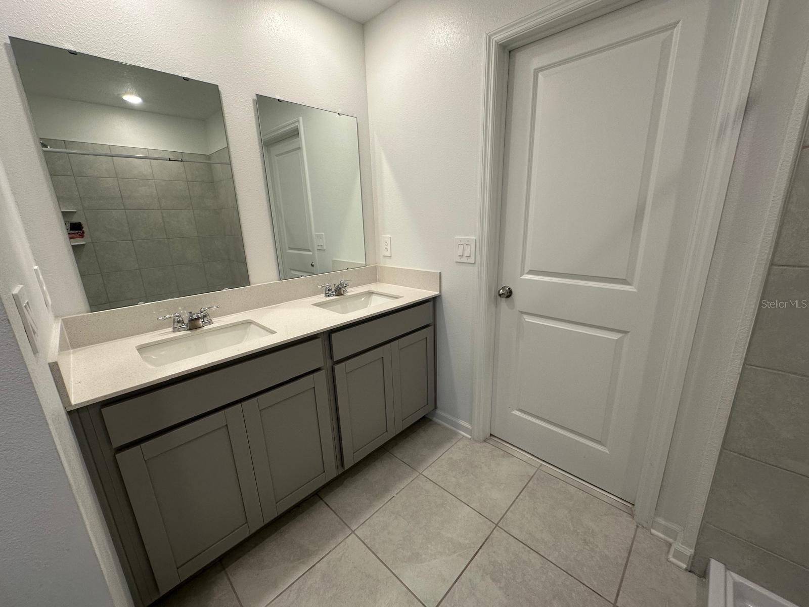 PEACE CREEK RESERVE 40'S - Residential Lease