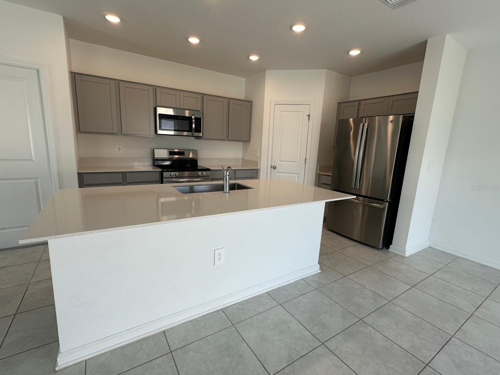 PEACE CREEK RESERVE 40'S - Residential Lease