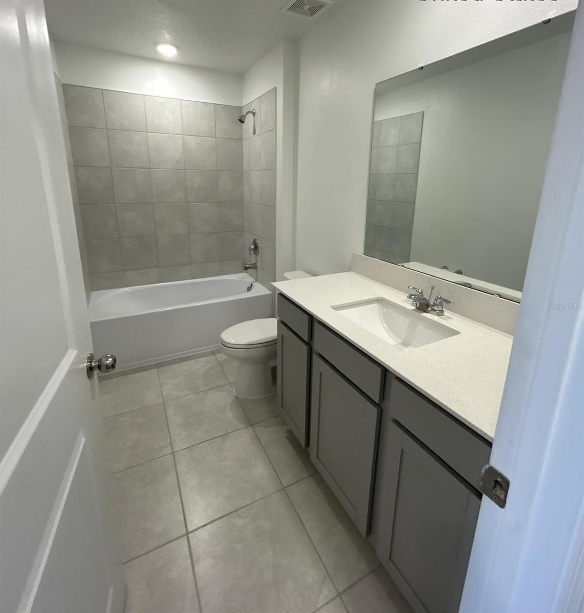 PEACE CREEK RESERVE 40'S - Residential Lease