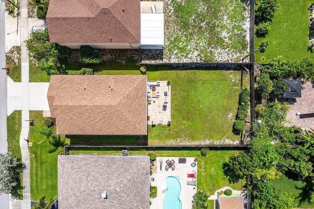 Photo of 119 SW 2nd Avenue, Boynton Beach, FL 33435 (MLS # G5114094)