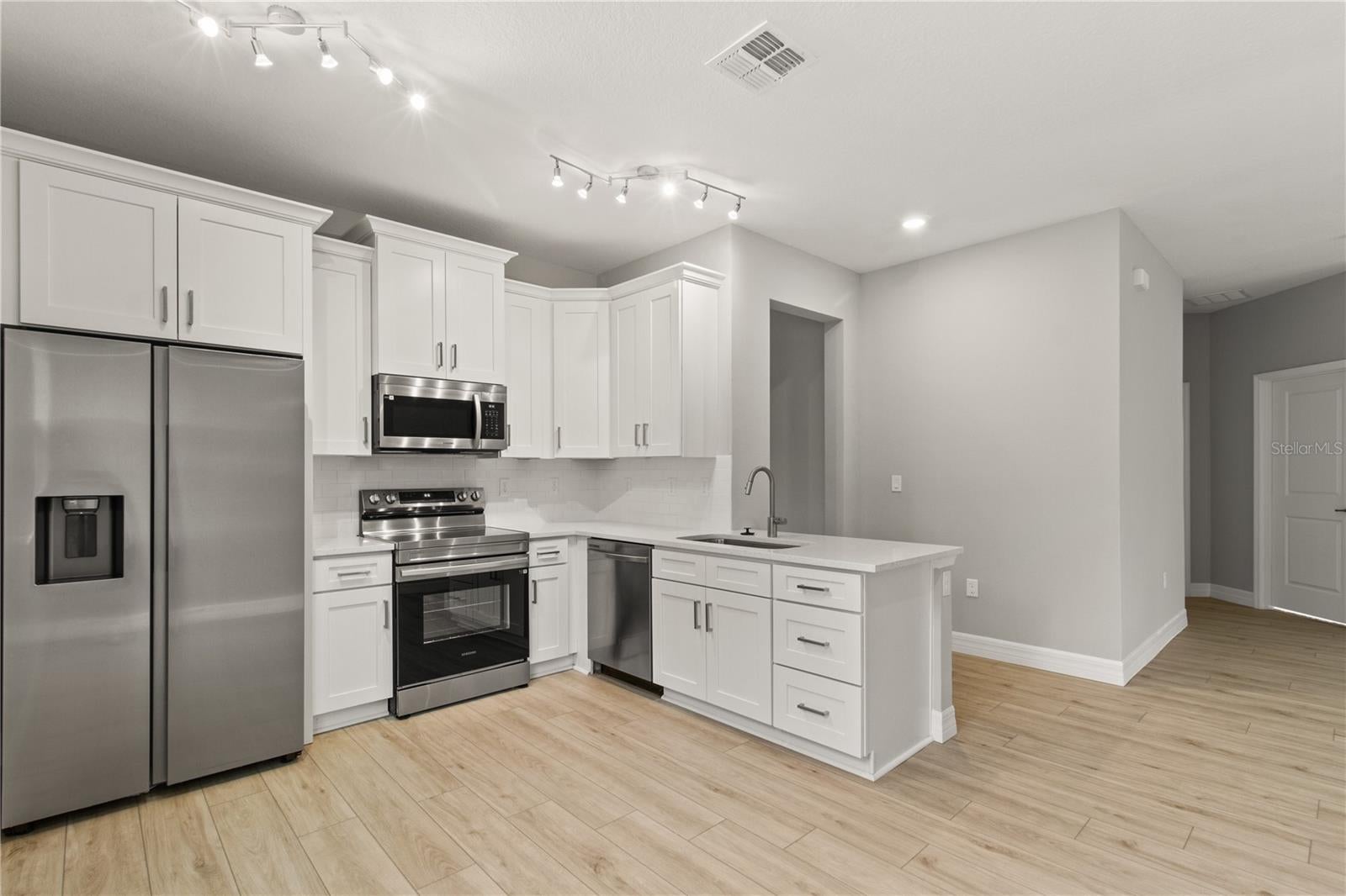 3647 SUMMER HAVEN LANE