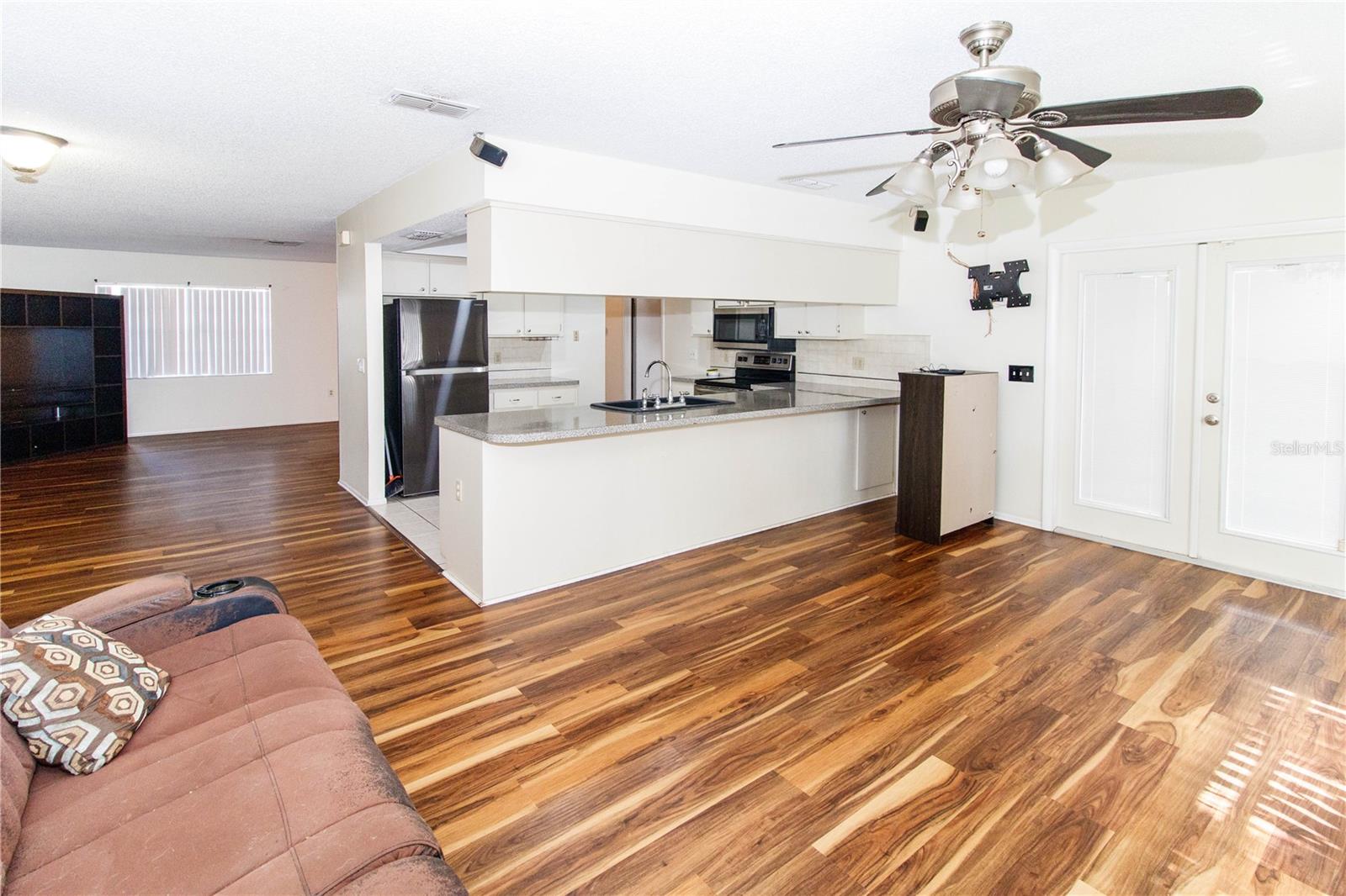 EMBASSY HILLS - Residential