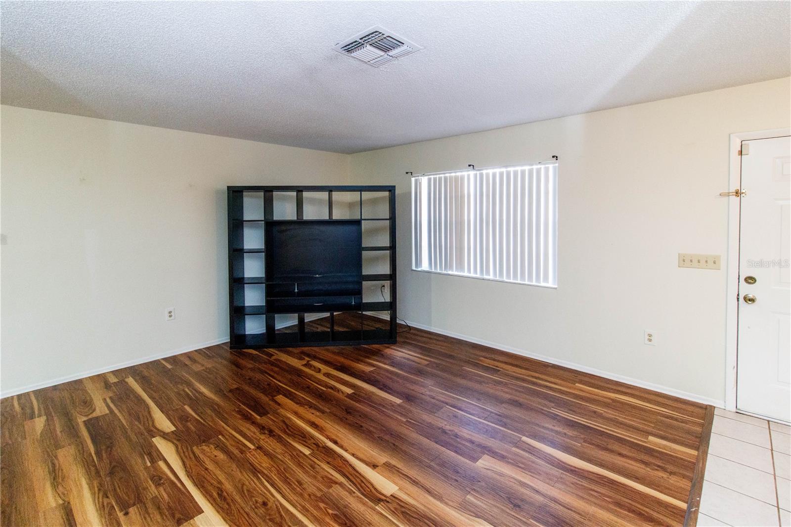 EMBASSY HILLS - Residential