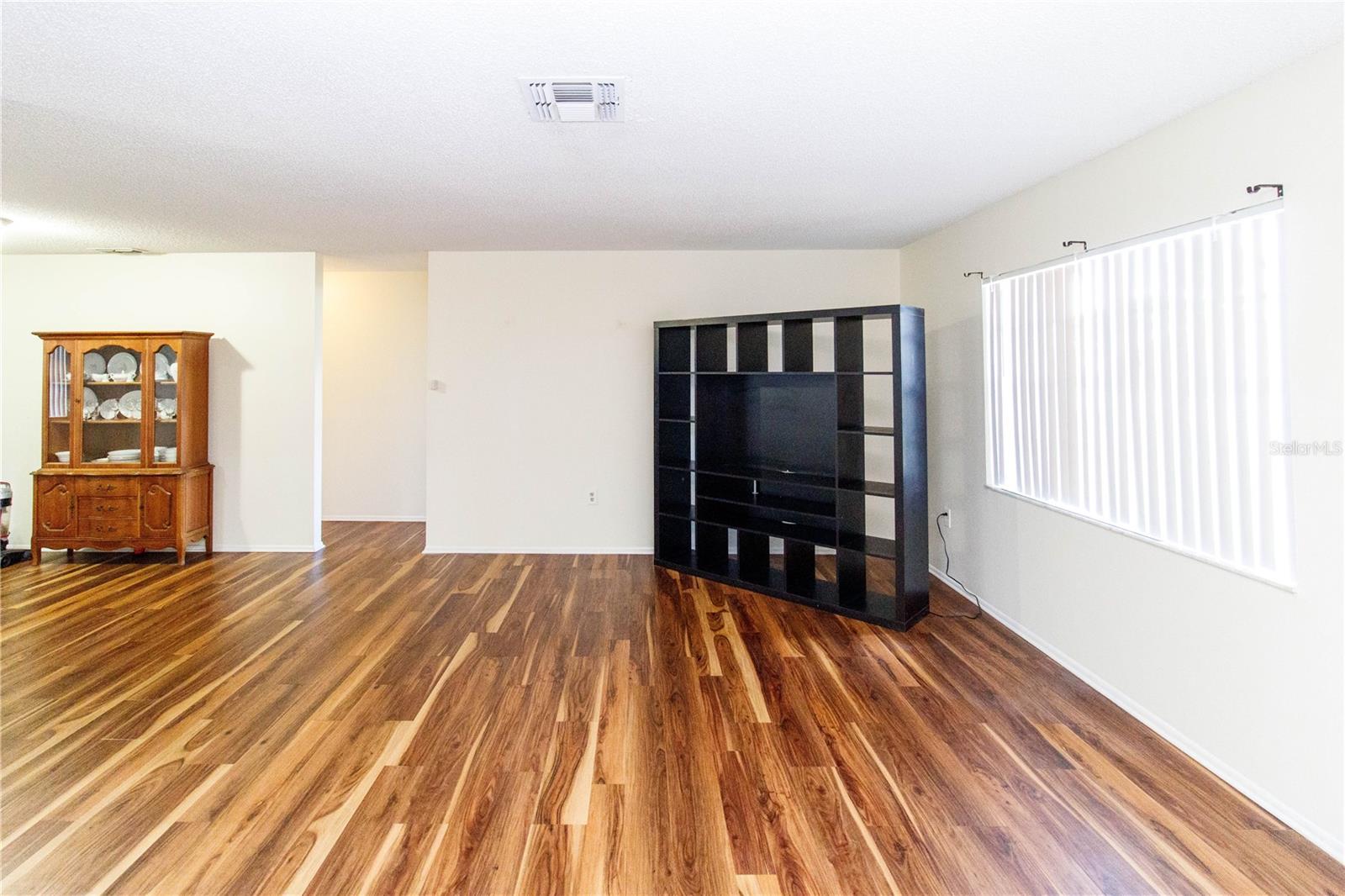 EMBASSY HILLS - Residential