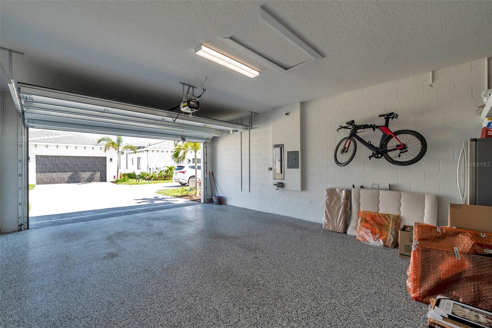 AQUA LAGOON - Residential