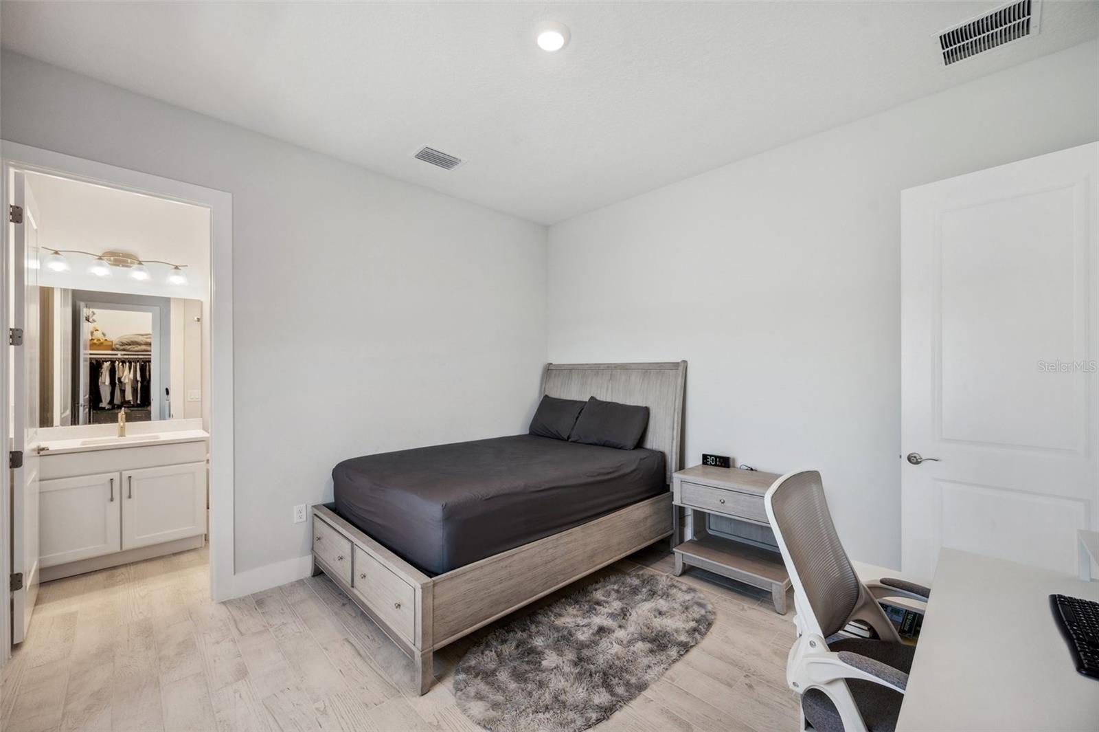 AQUA LAGOON - Residential